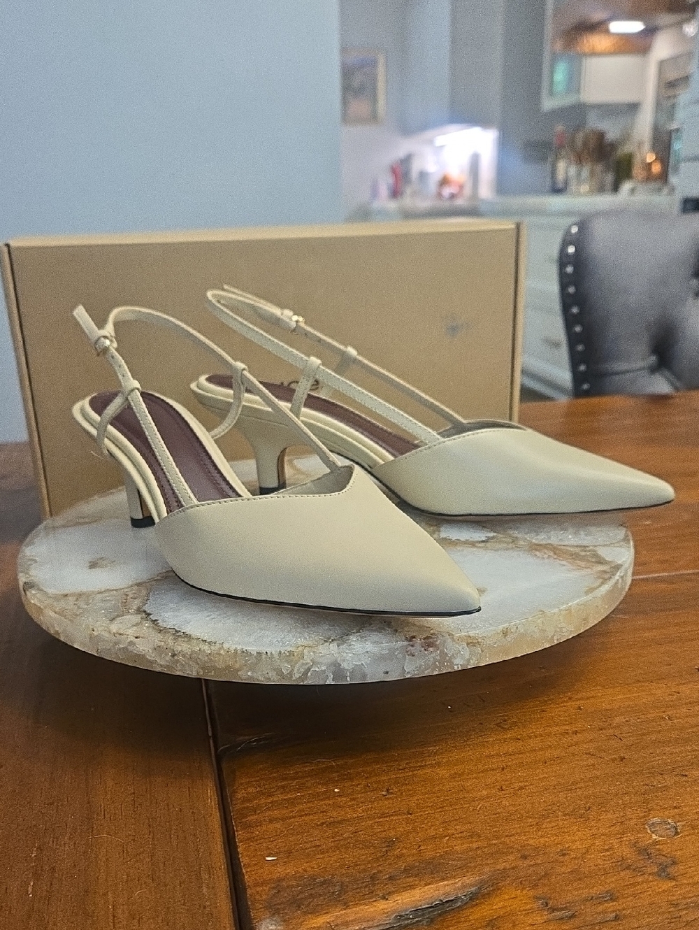 Nib Vince. Beige Leather Slingback Kitten Heels.